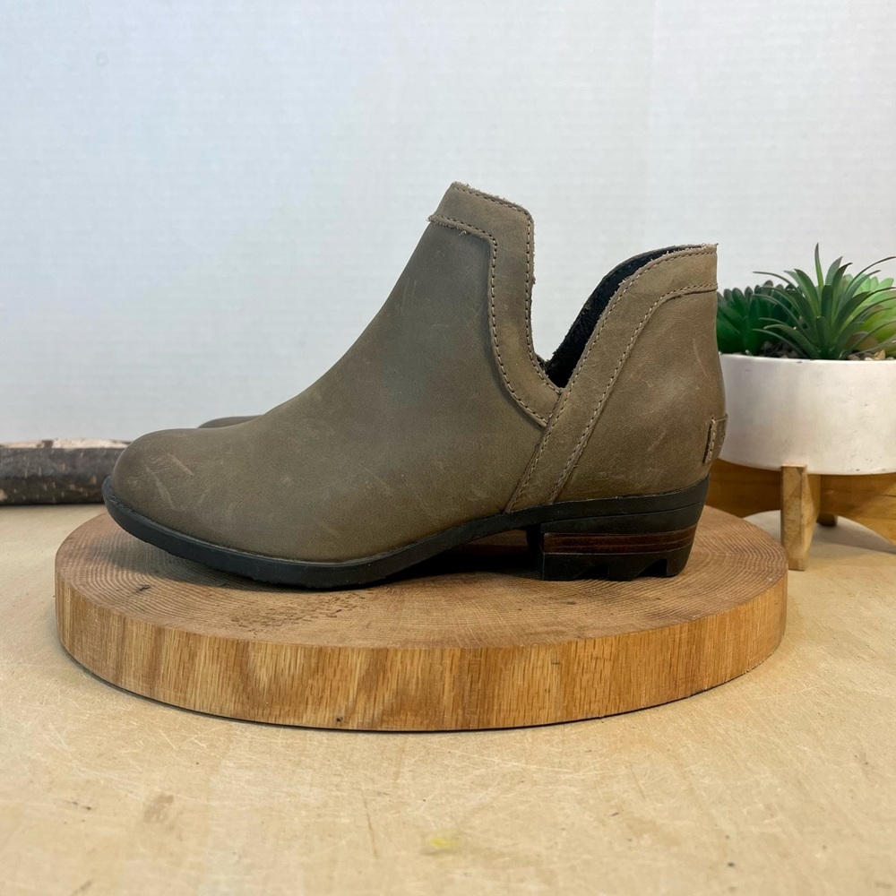 Sorel | Lolla Taupe Leather Cut-Out Bootie Size 5.5